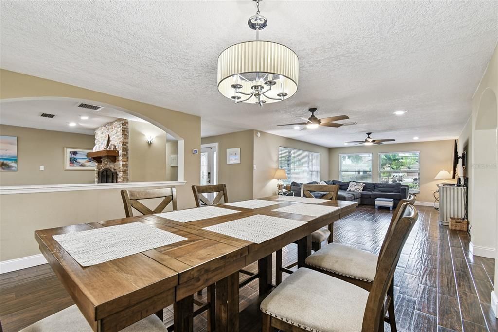 待售: $1,230,000 (5 贝兹, 4 浴室, 4651 平方英尺)