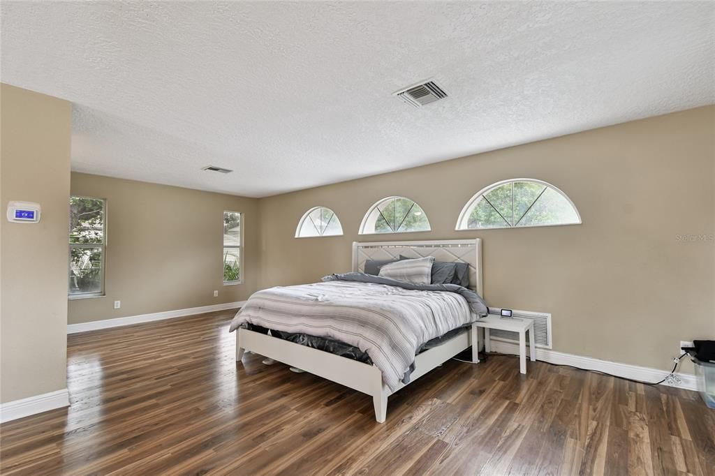 待售: $1,230,000 (5 贝兹, 4 浴室, 4651 平方英尺)