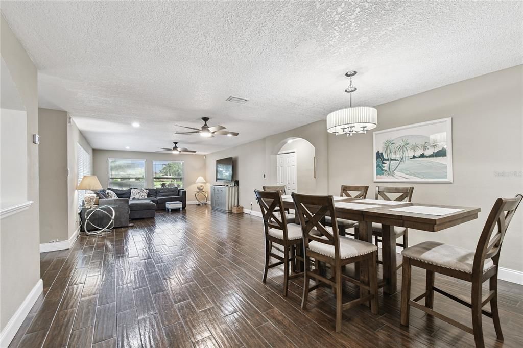 待售: $1,230,000 (5 贝兹, 4 浴室, 4651 平方英尺)