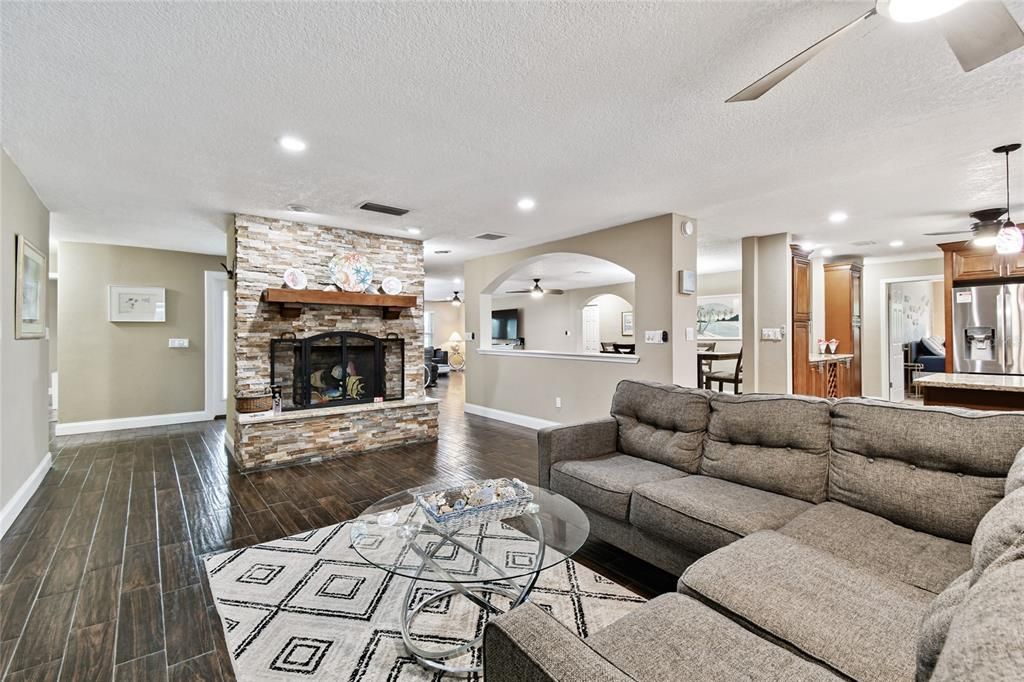 待售: $1,230,000 (5 贝兹, 4 浴室, 4651 平方英尺)