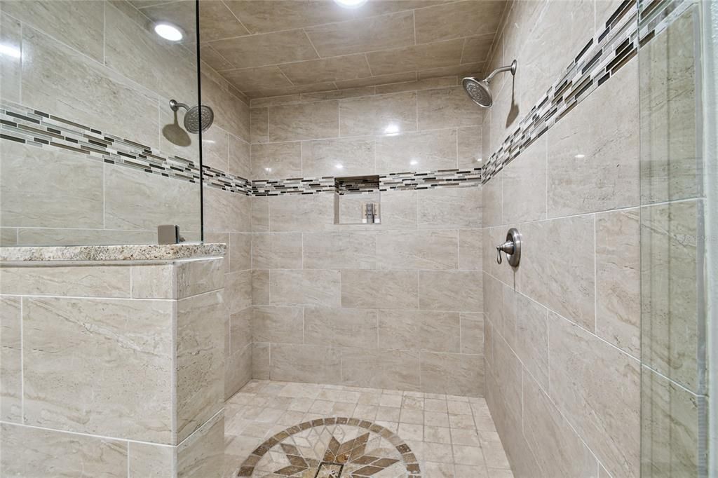 待售: $1,230,000 (5 贝兹, 4 浴室, 4651 平方英尺)