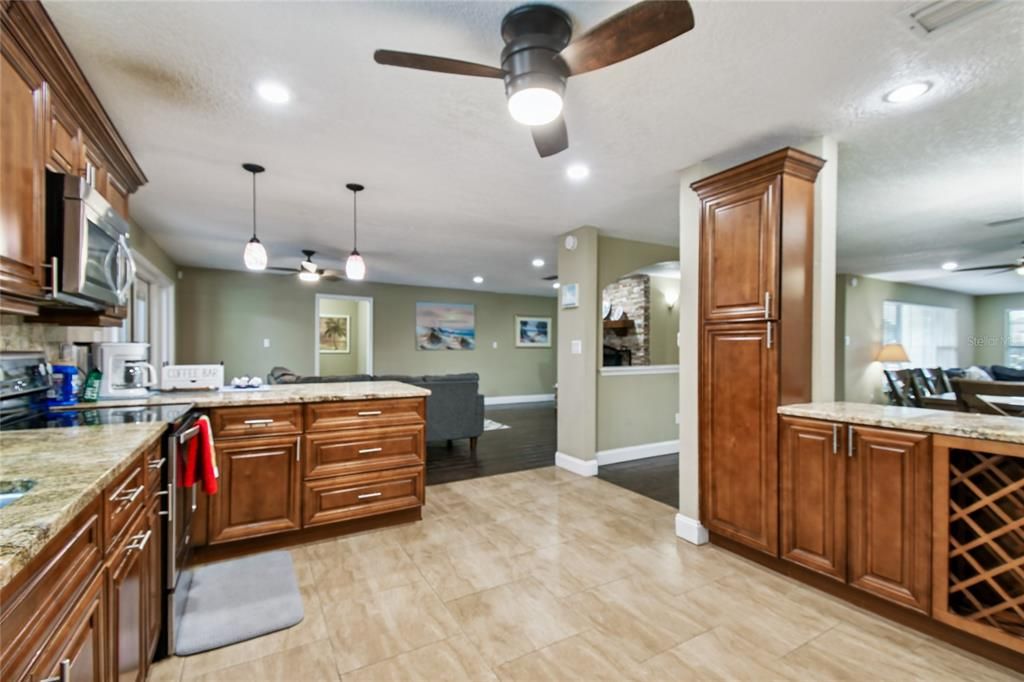 待售: $1,230,000 (5 贝兹, 4 浴室, 4651 平方英尺)