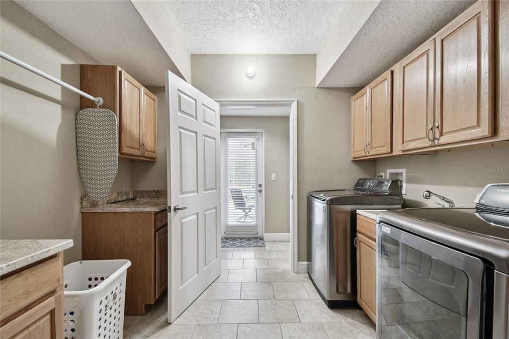 待售: $1,230,000 (5 贝兹, 4 浴室, 4651 平方英尺)