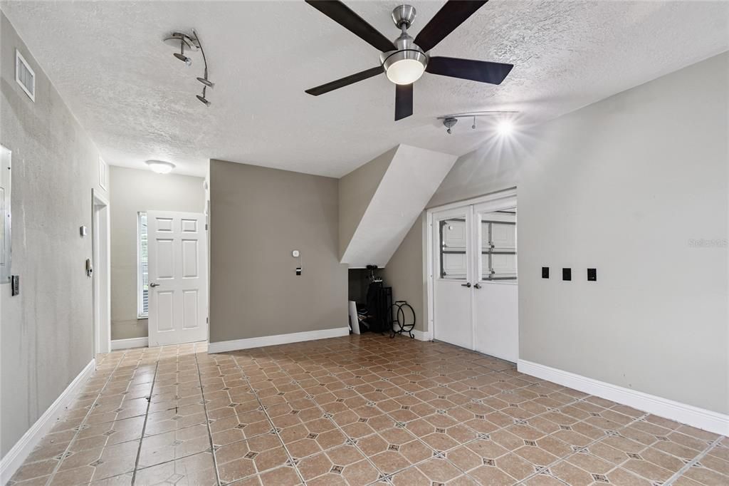 待售: $1,230,000 (5 贝兹, 4 浴室, 4651 平方英尺)