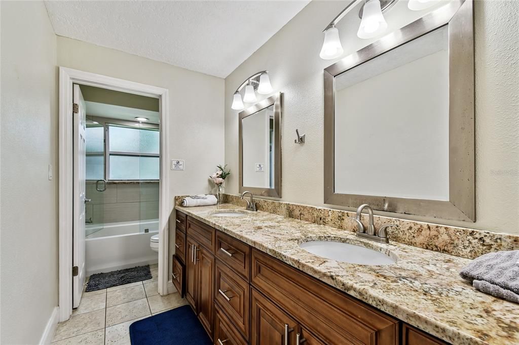 待售: $1,230,000 (5 贝兹, 4 浴室, 4651 平方英尺)