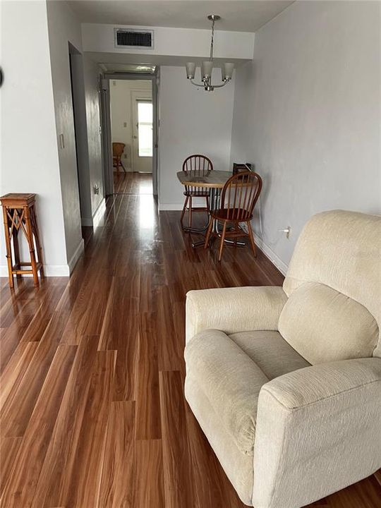 For Sale: $89,900 (1 beds, 1 baths, 608 Square Feet)