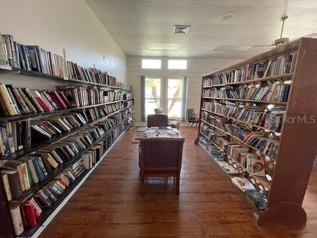 For Sale: $89,900 (1 beds, 1 baths, 608 Square Feet)