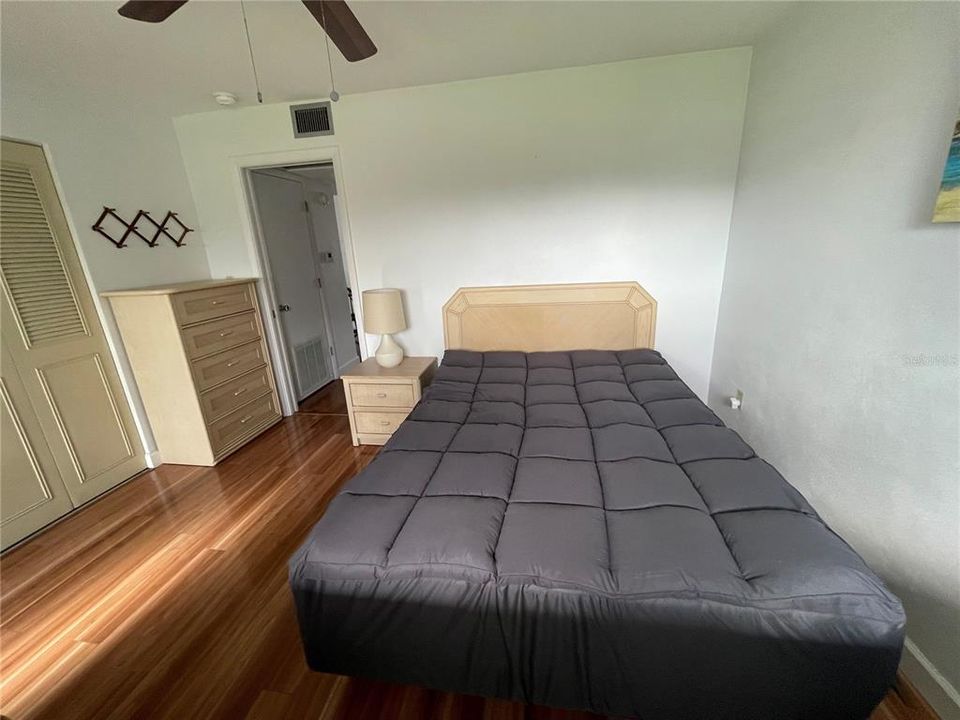 For Sale: $89,900 (1 beds, 1 baths, 608 Square Feet)