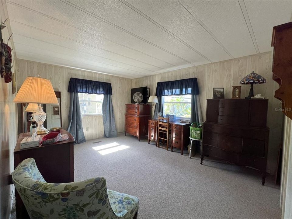 For Sale: $137,500 (2 beds, 2 baths, 925 Square Feet)