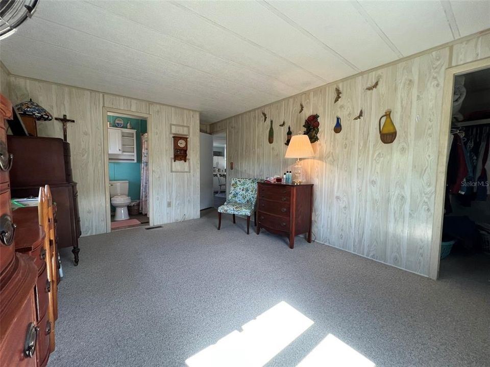 For Sale: $137,500 (2 beds, 2 baths, 925 Square Feet)