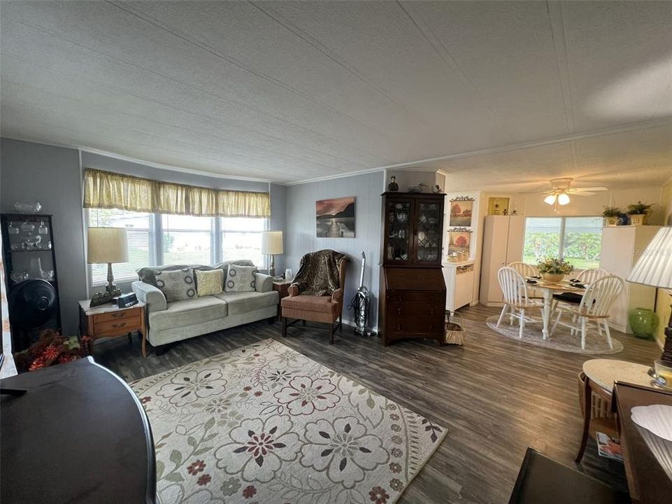 For Sale: $137,500 (2 beds, 2 baths, 925 Square Feet)