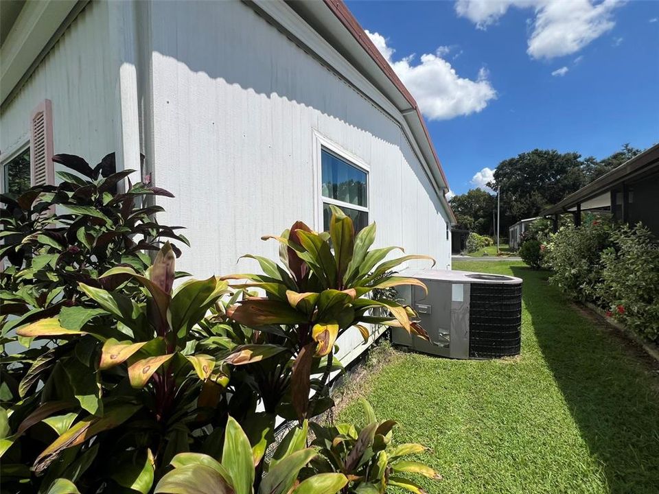 For Sale: $137,500 (2 beds, 2 baths, 925 Square Feet)