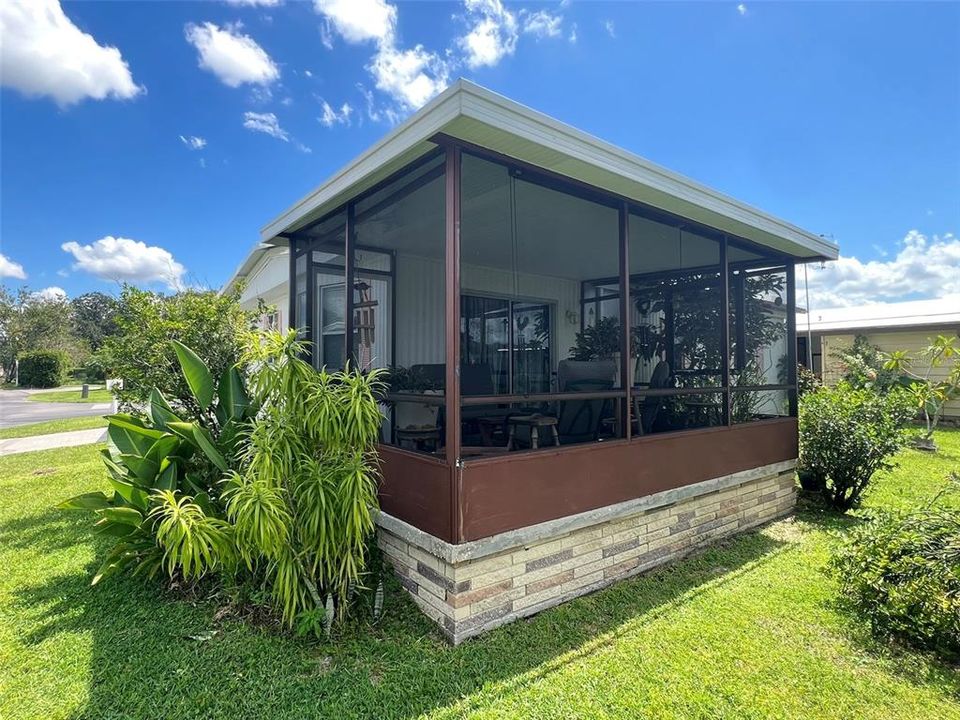 For Sale: $137,500 (2 beds, 2 baths, 925 Square Feet)