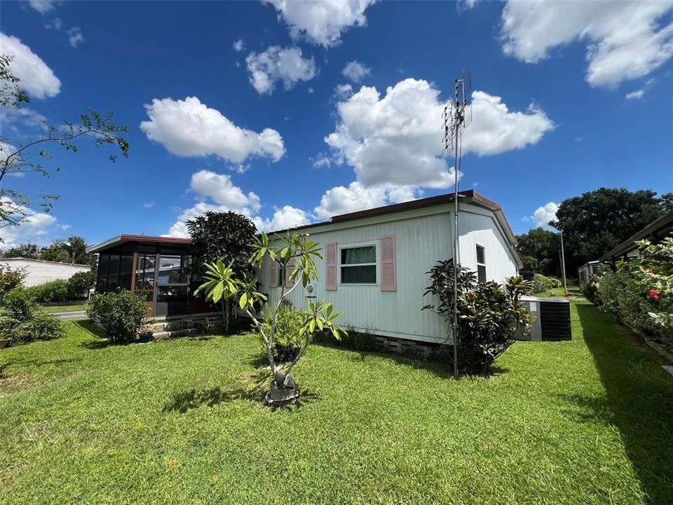 For Sale: $137,500 (2 beds, 2 baths, 925 Square Feet)