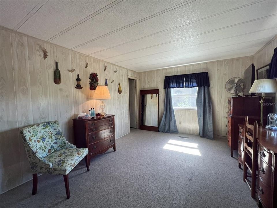 For Sale: $137,500 (2 beds, 2 baths, 925 Square Feet)