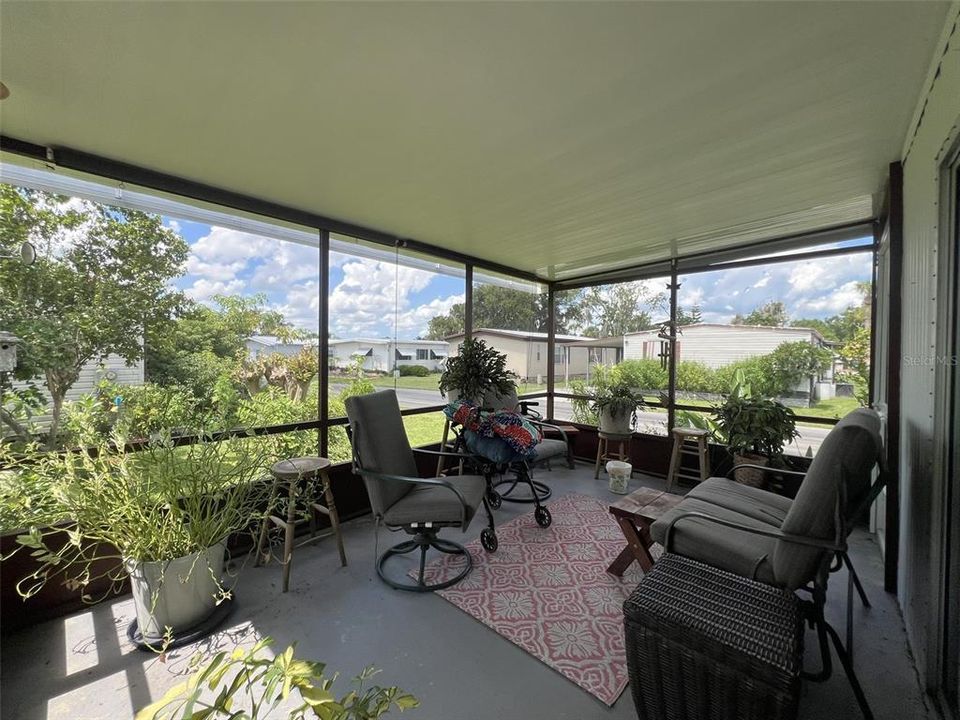 For Sale: $137,500 (2 beds, 2 baths, 925 Square Feet)