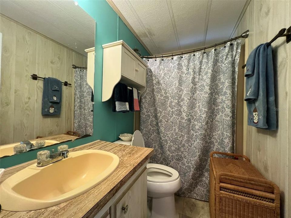 For Sale: $137,500 (2 beds, 2 baths, 925 Square Feet)