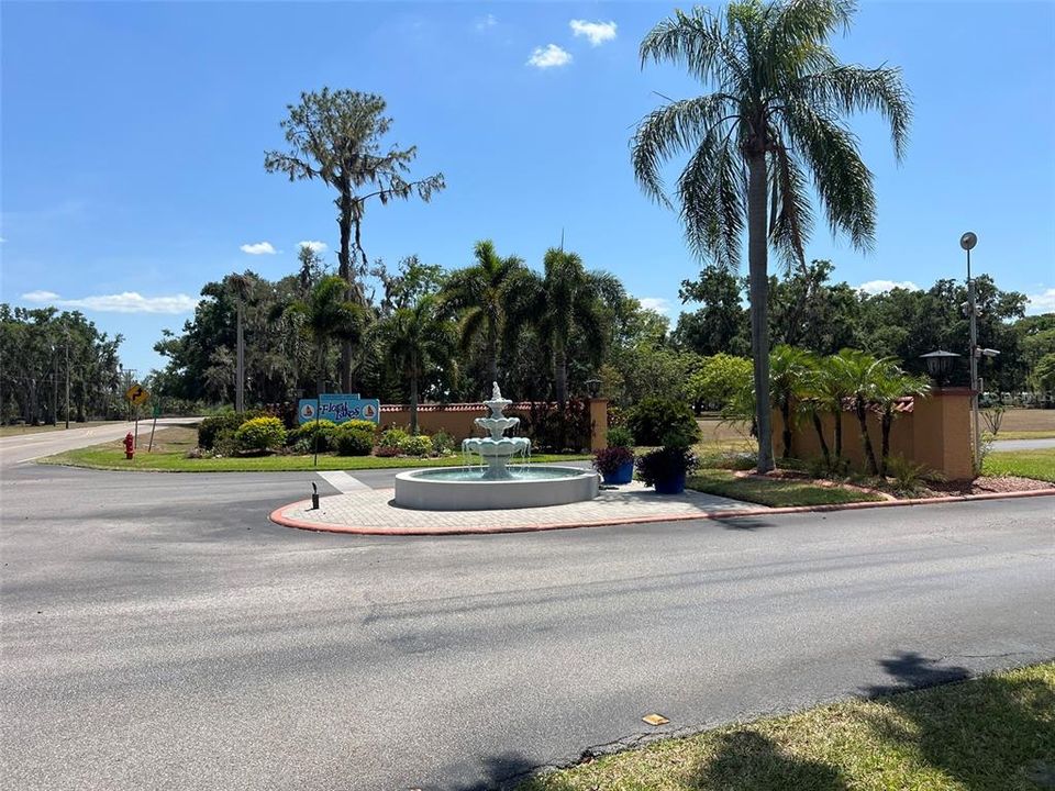 For Sale: $137,500 (2 beds, 2 baths, 925 Square Feet)