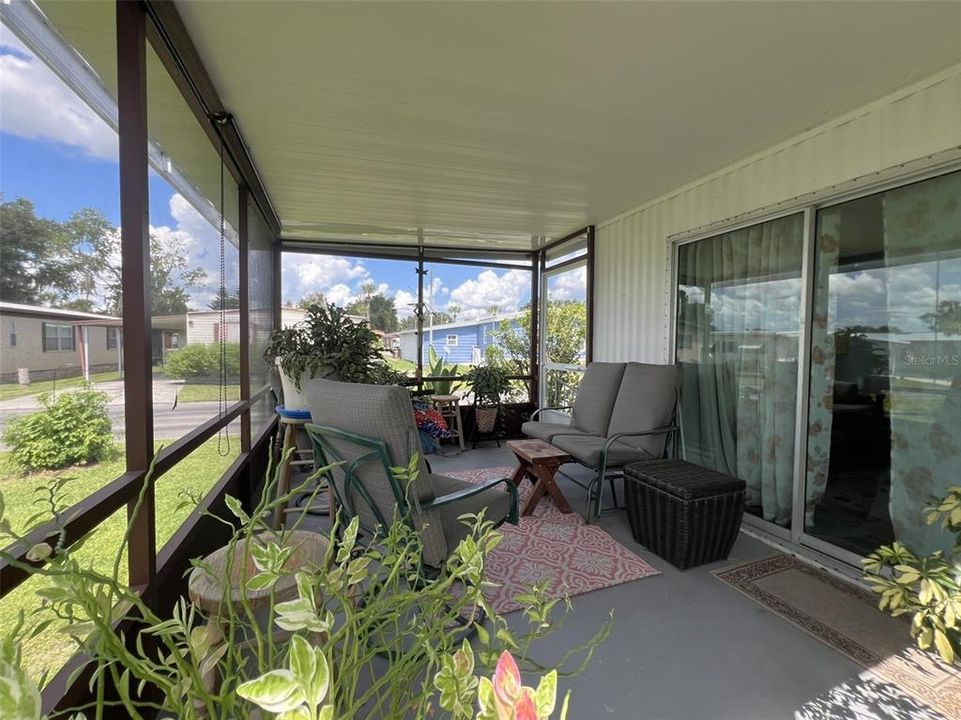 For Sale: $137,500 (2 beds, 2 baths, 925 Square Feet)