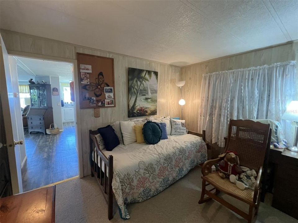 For Sale: $137,500 (2 beds, 2 baths, 925 Square Feet)