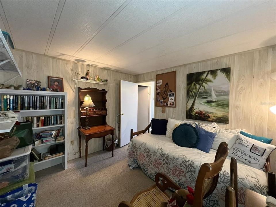 For Sale: $137,500 (2 beds, 2 baths, 925 Square Feet)