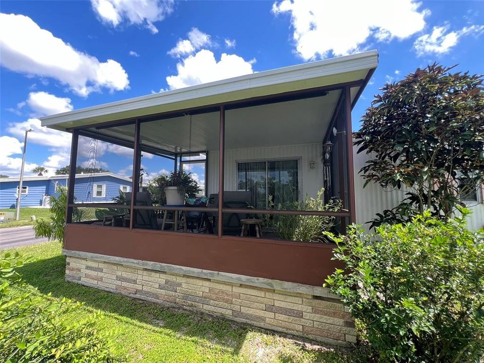 For Sale: $137,500 (2 beds, 2 baths, 925 Square Feet)