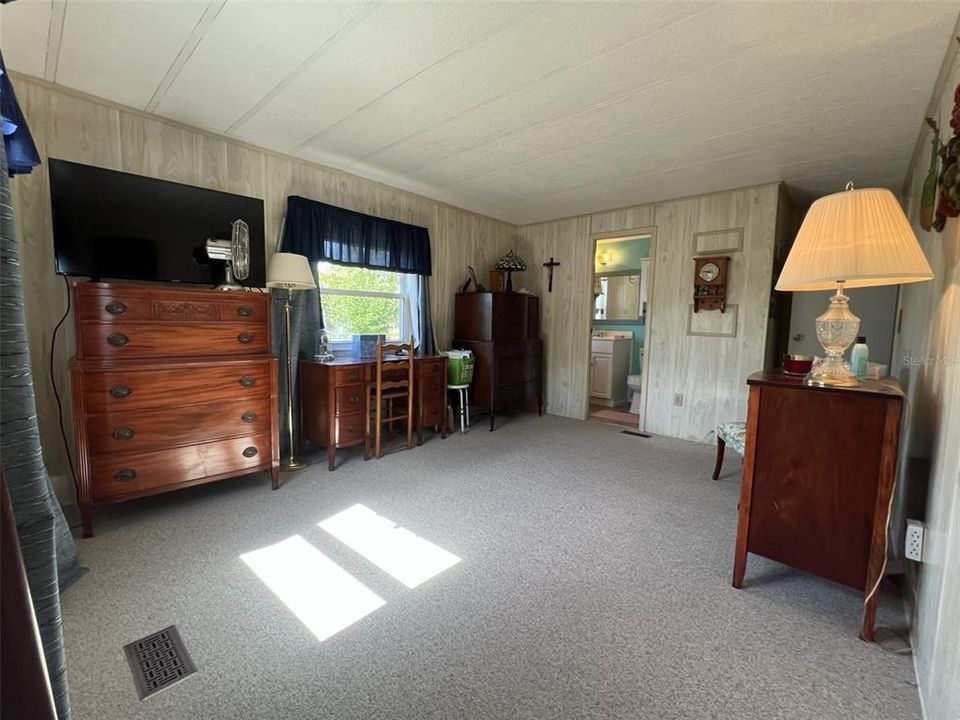 For Sale: $137,500 (2 beds, 2 baths, 925 Square Feet)