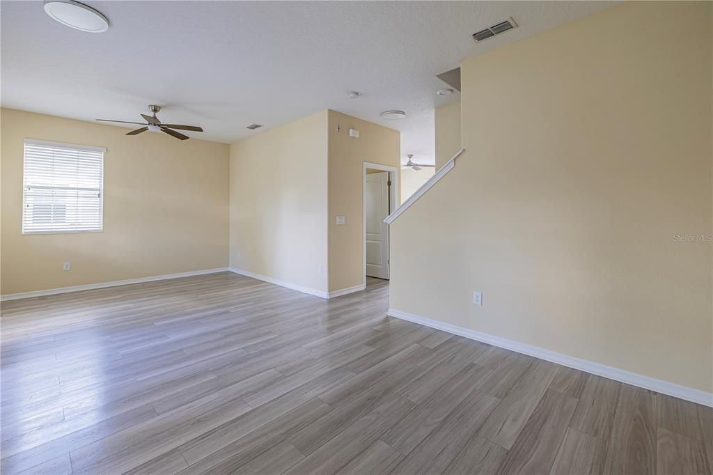 Activo con contrato: $420,000 (3 camas, 2 baños, 1748 Pies cuadrados)