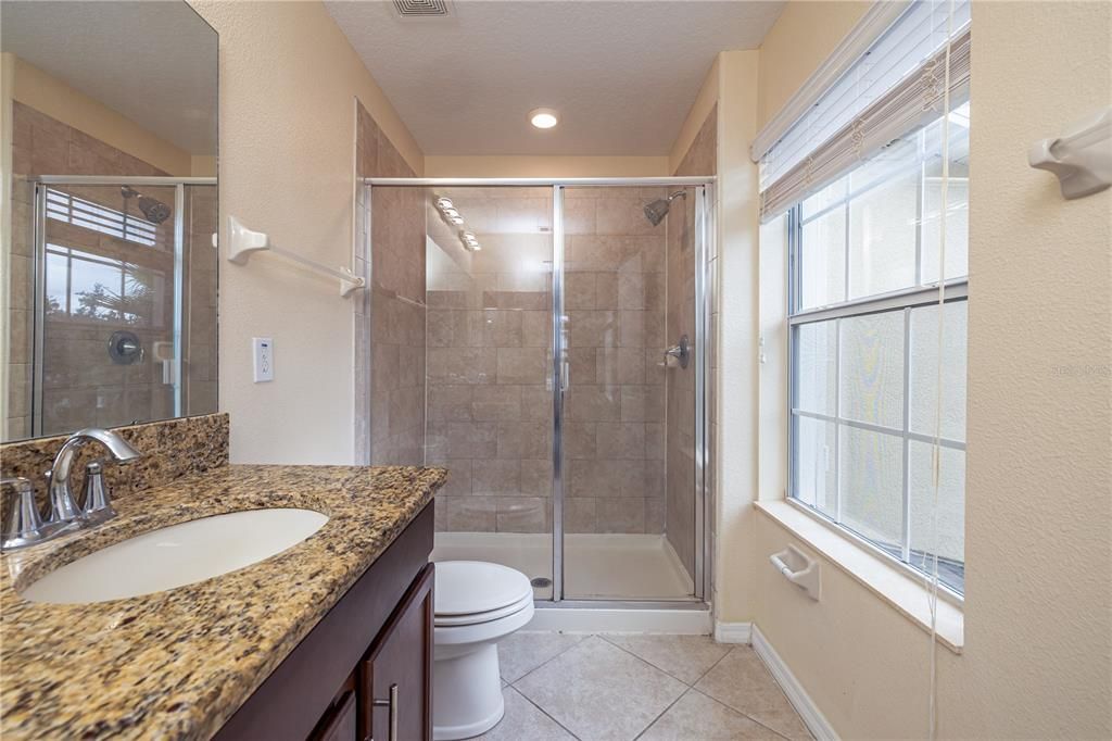 Activo con contrato: $420,000 (3 camas, 2 baños, 1748 Pies cuadrados)