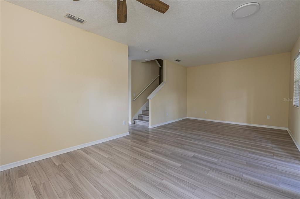 Activo con contrato: $420,000 (3 camas, 2 baños, 1748 Pies cuadrados)