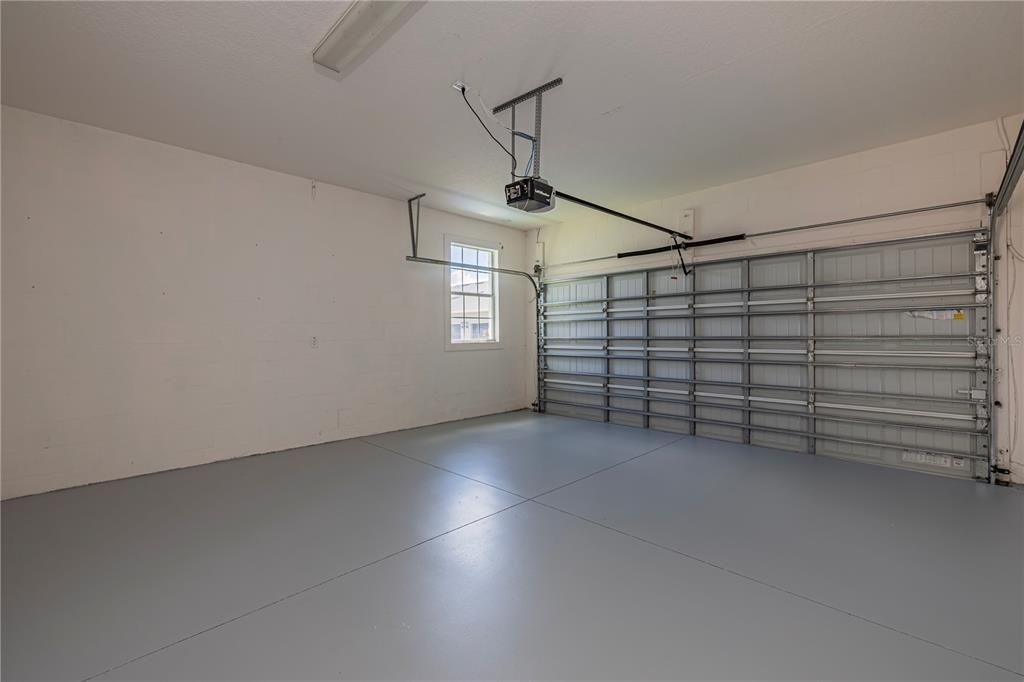 Activo con contrato: $420,000 (3 camas, 2 baños, 1748 Pies cuadrados)