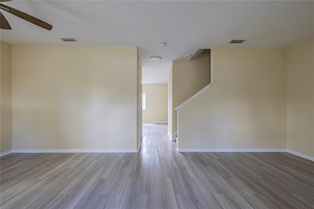 Activo con contrato: $420,000 (3 camas, 2 baños, 1748 Pies cuadrados)