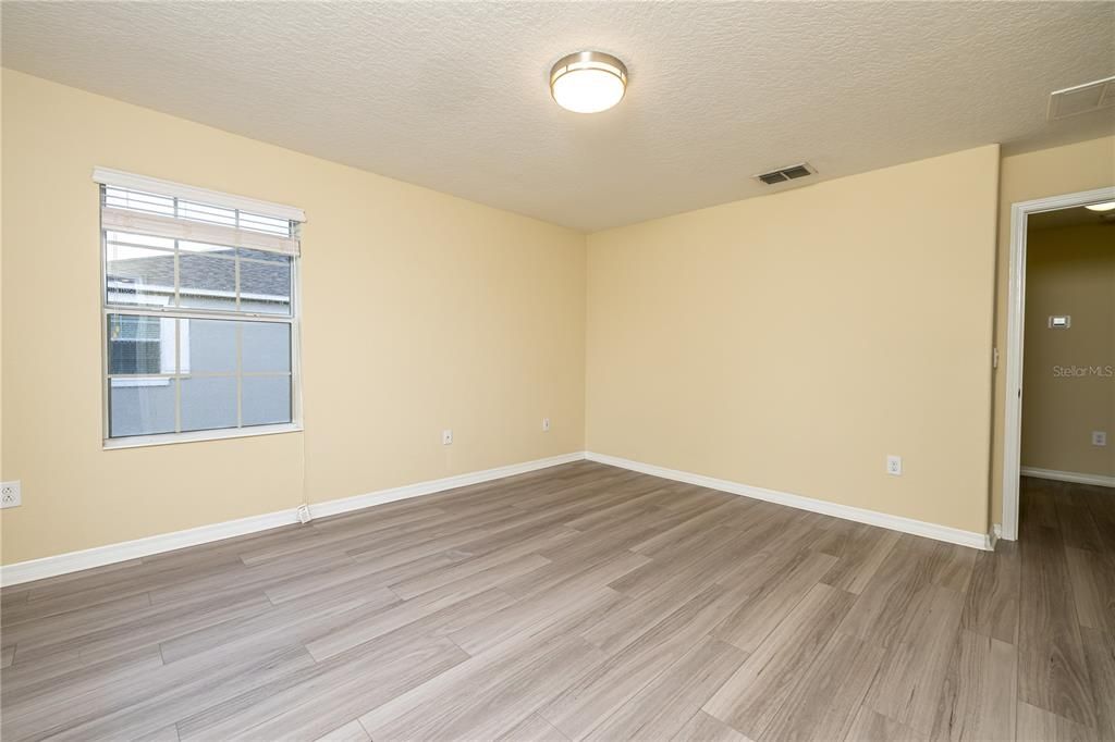 Activo con contrato: $420,000 (3 camas, 2 baños, 1748 Pies cuadrados)