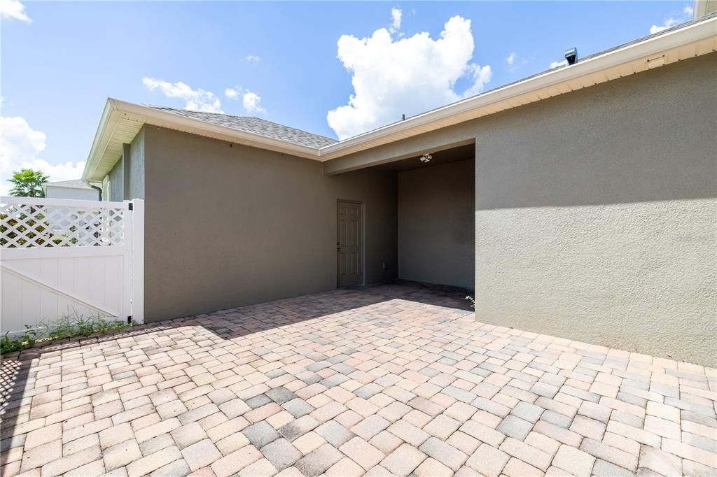 Activo con contrato: $420,000 (3 camas, 2 baños, 1748 Pies cuadrados)