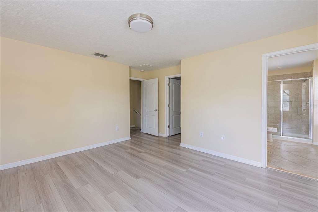 Activo con contrato: $420,000 (3 camas, 2 baños, 1748 Pies cuadrados)