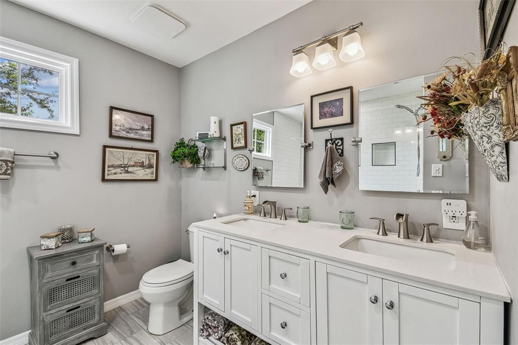 For Sale: $875,000 (5 beds, 3 baths, 3600 Square Feet)