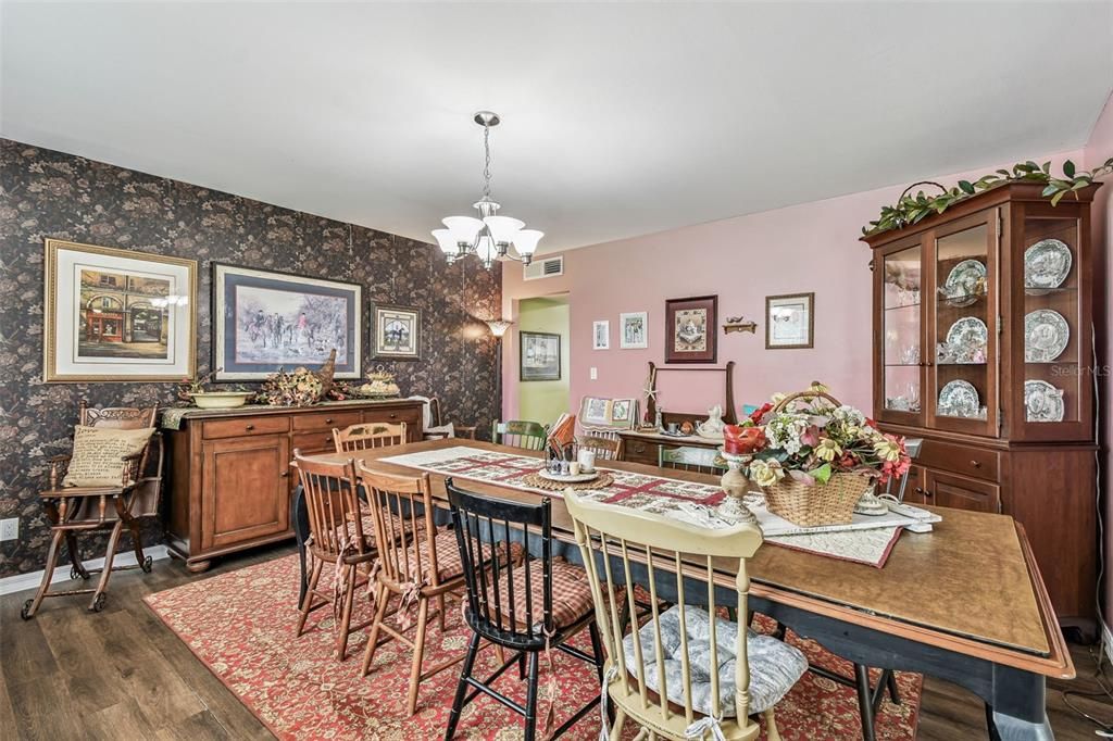 For Sale: $875,000 (5 beds, 3 baths, 3600 Square Feet)