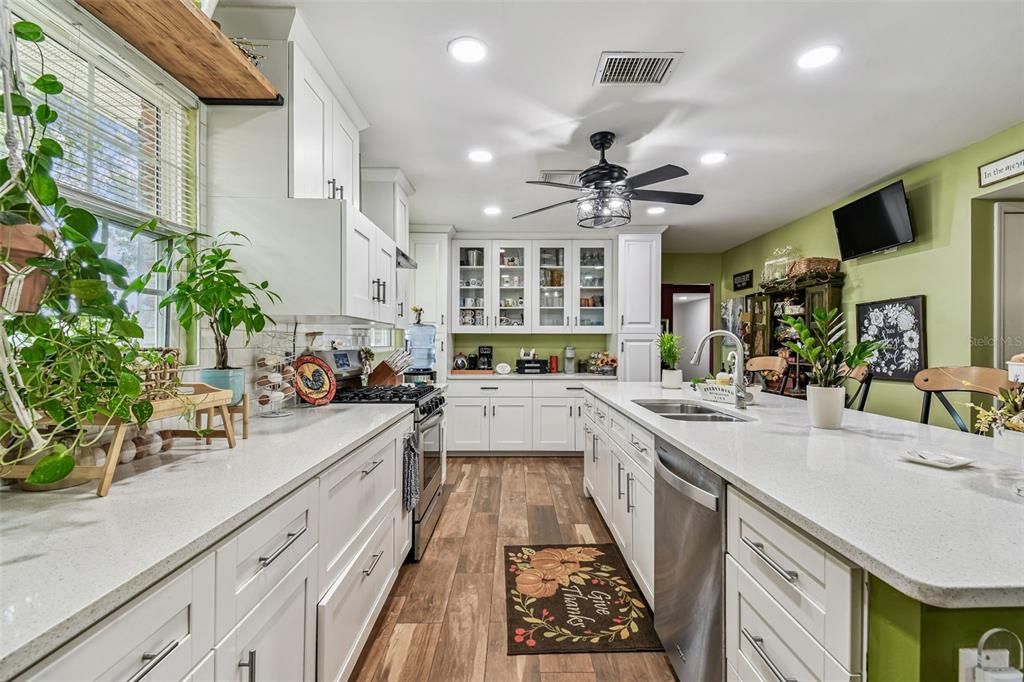 For Sale: $875,000 (5 beds, 3 baths, 3600 Square Feet)