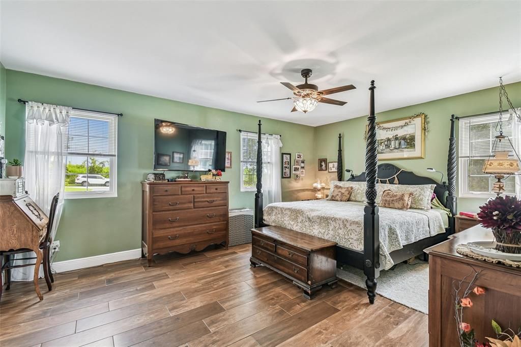 For Sale: $875,000 (5 beds, 3 baths, 3600 Square Feet)