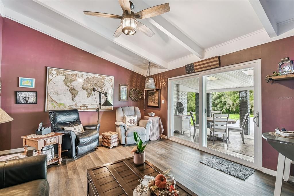 For Sale: $875,000 (5 beds, 3 baths, 3600 Square Feet)