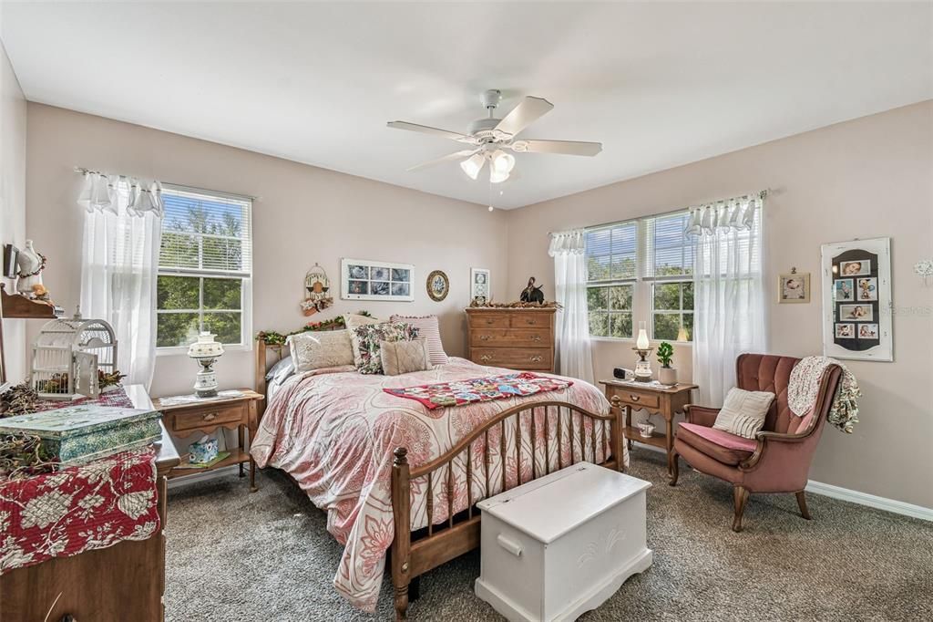 For Sale: $875,000 (5 beds, 3 baths, 3600 Square Feet)