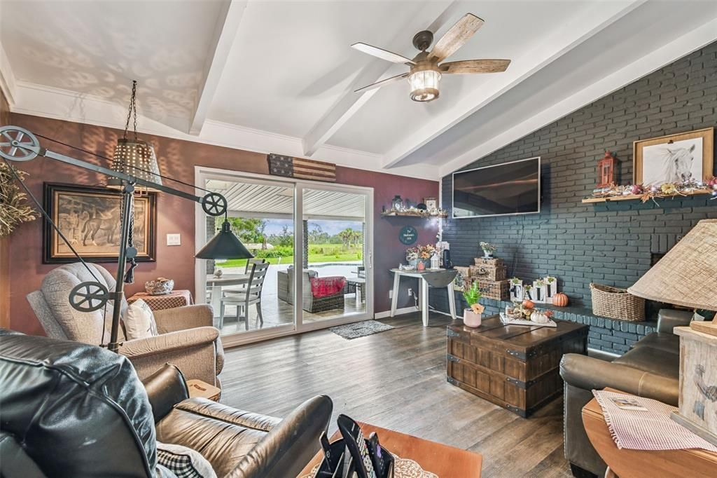 For Sale: $875,000 (5 beds, 3 baths, 3600 Square Feet)