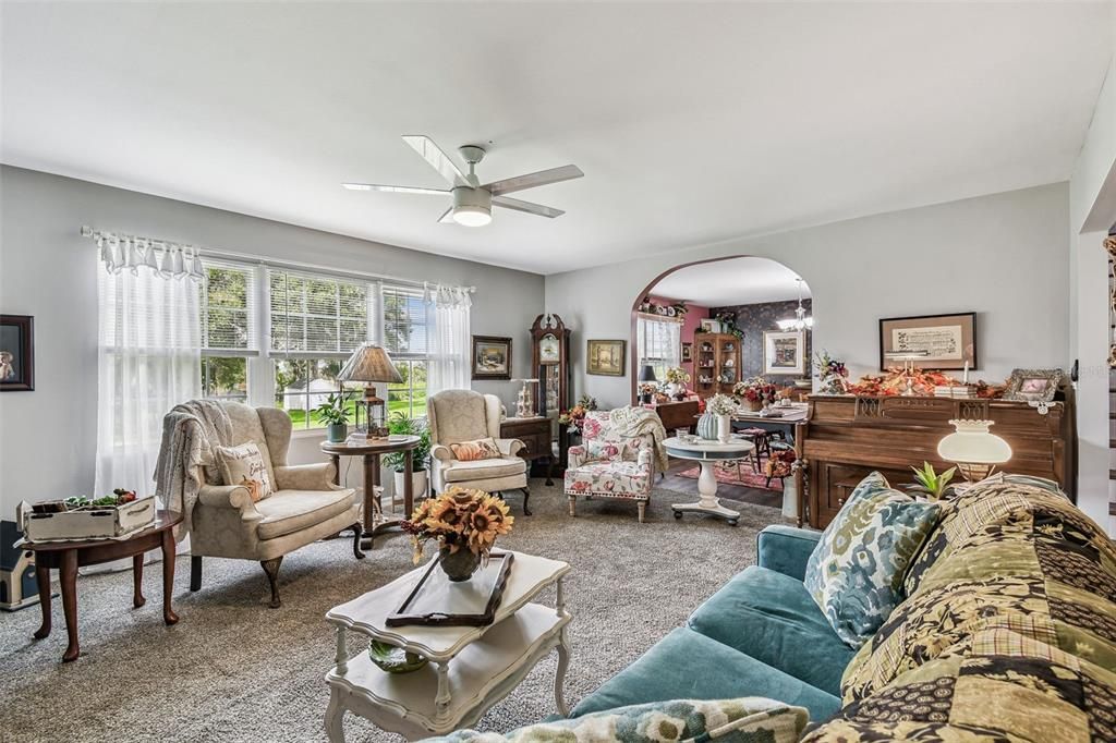 For Sale: $875,000 (5 beds, 3 baths, 3600 Square Feet)