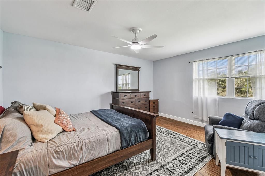 For Sale: $875,000 (5 beds, 3 baths, 3600 Square Feet)