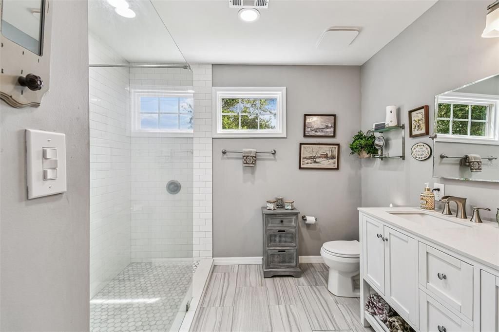 For Sale: $875,000 (5 beds, 3 baths, 3600 Square Feet)