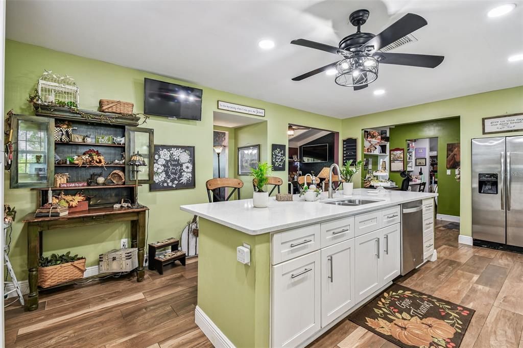 For Sale: $875,000 (5 beds, 3 baths, 3600 Square Feet)