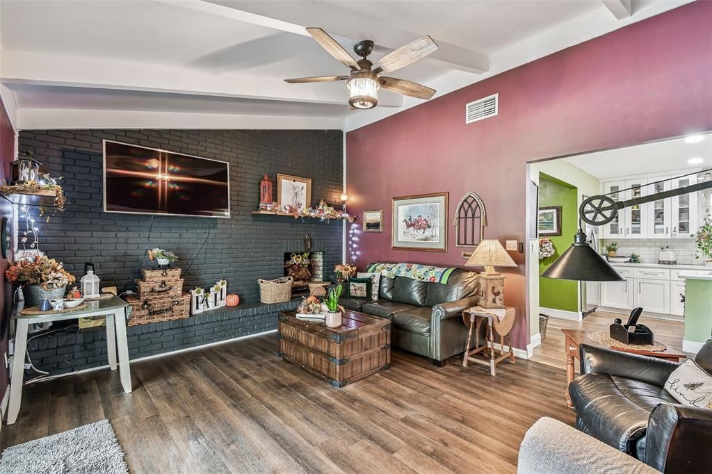 For Sale: $875,000 (5 beds, 3 baths, 3600 Square Feet)