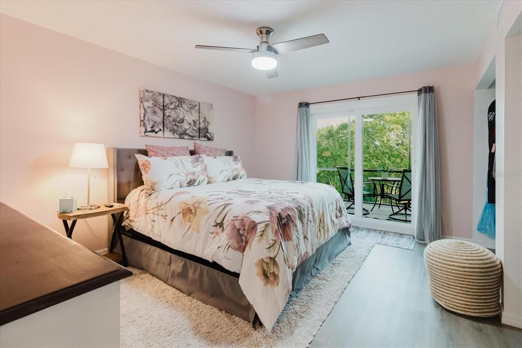 待售: $169,500 (2 贝兹, 1 浴室, 917 平方英尺)