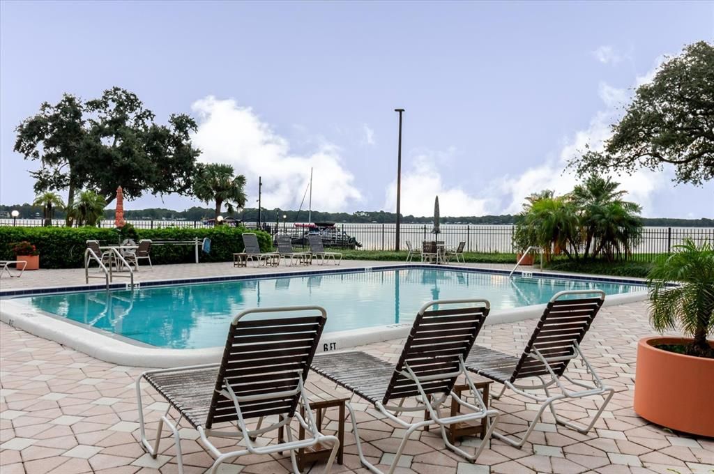 待售: $169,500 (2 贝兹, 1 浴室, 917 平方英尺)