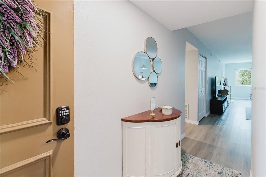 待售: $169,500 (2 贝兹, 1 浴室, 917 平方英尺)